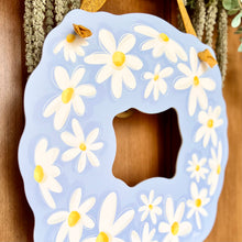 Load image into Gallery viewer, Blue Daisy Wreath Door Hanger