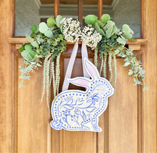 Load image into Gallery viewer, Chinoiserie Bunny Door Hanger