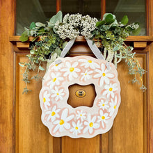 Load image into Gallery viewer, Pink Daisy Wreath Door Hanger
